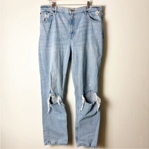 ABERCROMBIE & FITCH • Women’s The 90s Straight Ultra High Rise Light Wash Jeans